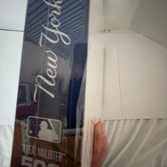 BRAND NEW SEALED New York Yankees "A Real Nailbiter" 500 Piece Puzzle MLB Dogs - Picture 8 of 14